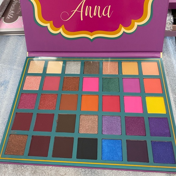 Eye shadows - Picture 2 of 7